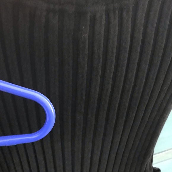 Tops - Picture 5 of 5